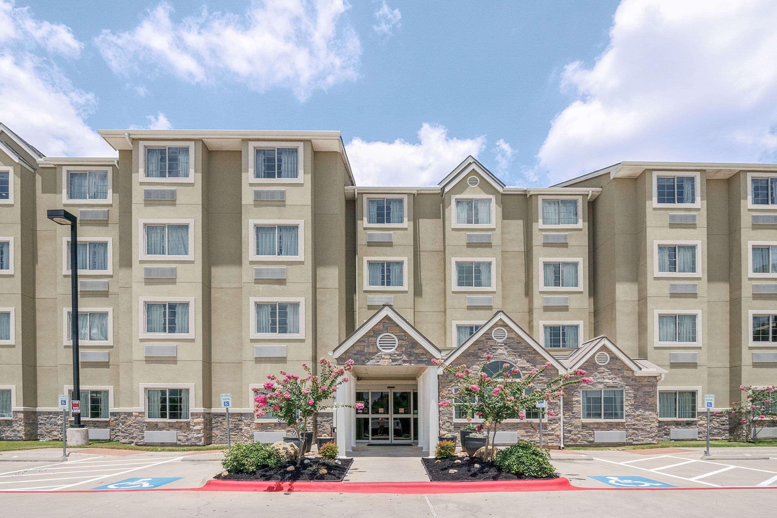 Microtel Inn & Suites By Wyndham Austin Airport Exterior foto