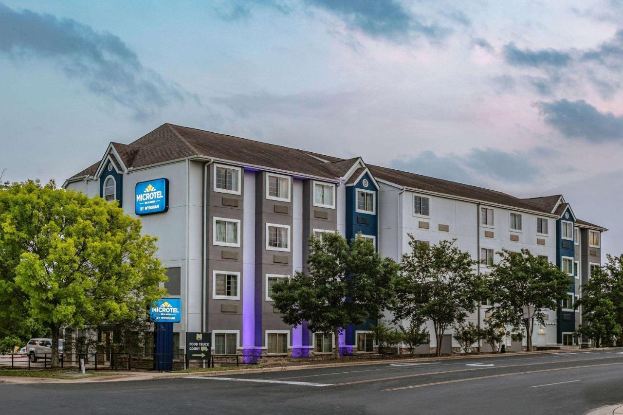 Microtel Inn & Suites By Wyndham Austin Airport Exterior foto